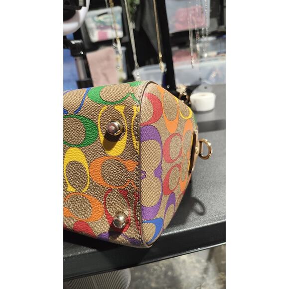 Coach Limited Addition - Picture 7 of 8